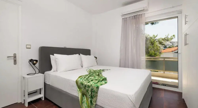 Relux Sea View 2BD Apartment by BluPine