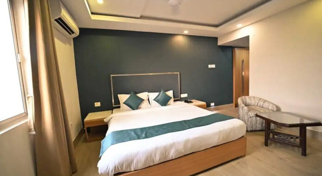 Полулюкс Hotel Prag Continental