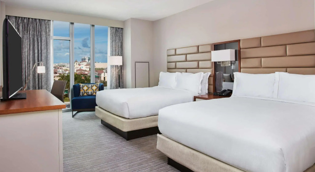Четырёхместный номер Standard с видом на город Hilton West Palm Beach