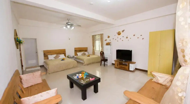 Четырёхместный номер Standard с балконом Ez Bay Homestay