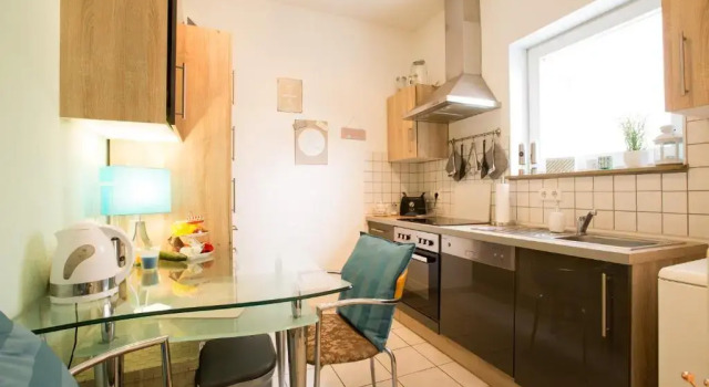 ZV2001 Private Apartments & Rooms near Exhibition Ground (room agency), Забронировать Апартаменты/квартира Апартаменты Ганновера, рядом с Театр "Коммедиа Футура" на заводе "Айсфабрик", Апартаменты/квартира