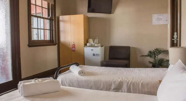 Трёхместный номер Standard с балконом Campsie Hotel