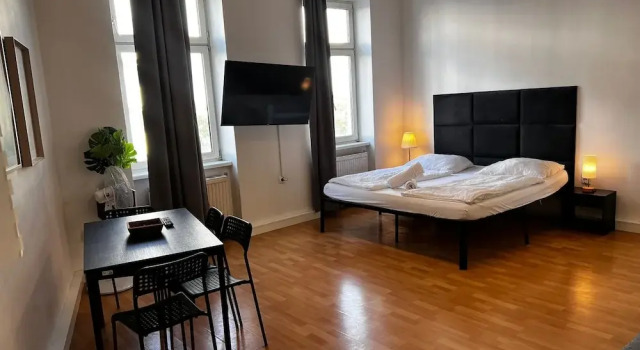 Cozy 2BR Apartment Near Schöpfwerk, Prenota Appartamento Vienna Austria