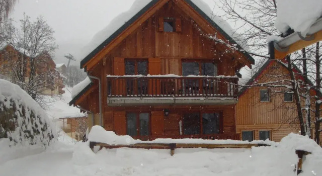 2 Rooms 4 People 3 North West Facing