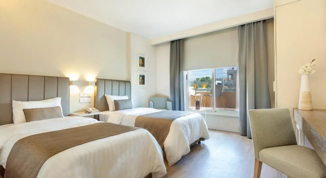 Номер Executive AlQasr Metropole Hotel
