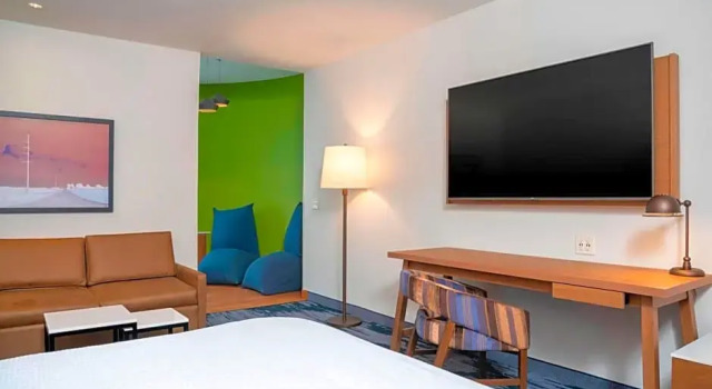 Шестиместный люкс Fairfield Inn & Suites by Marriott Fair Oaks Farms