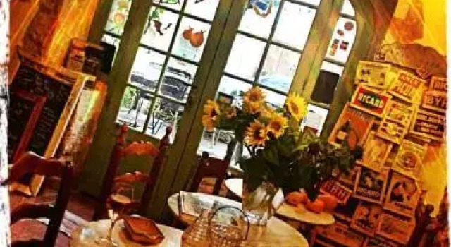 Le Petit Cafe