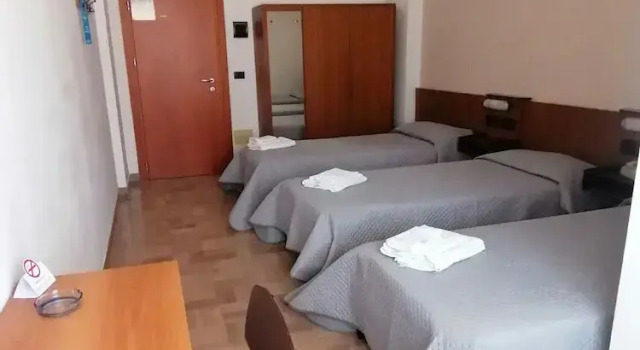 Трёхместный номер Standard с балконом Hotel Luca