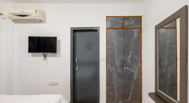 Апартаменты Diamond Suites Service Apartment