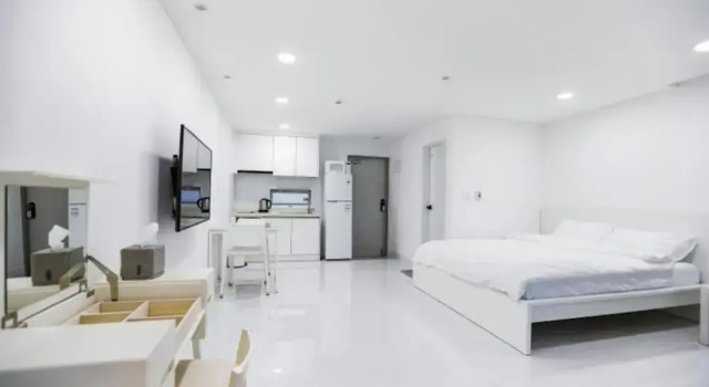 Geojedo N White Pension