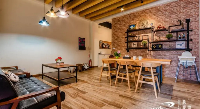 Standard Zimmer Black House