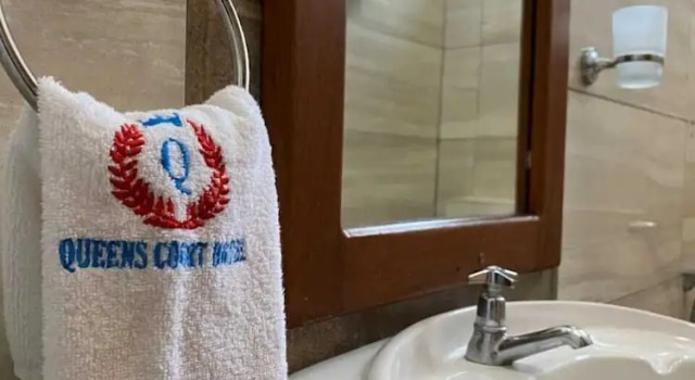 Номер Standard Queens Court Hotel