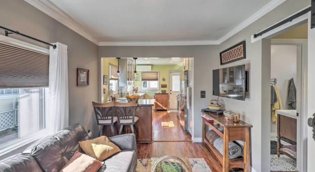 Коттедж Charming Craftsman Bungalow With Garden & Hot Tub!