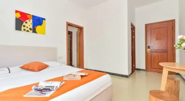 Люкс Comfort Banyan Tree Courtyard Homestay (Beihai Yintan Branch)