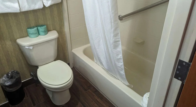 Четырёхместный номер Deluxe Quality Inn & Suites Northampton - Amherst