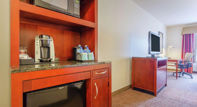 Четырёхместный номер Standard Hilton Garden Inn Rockford