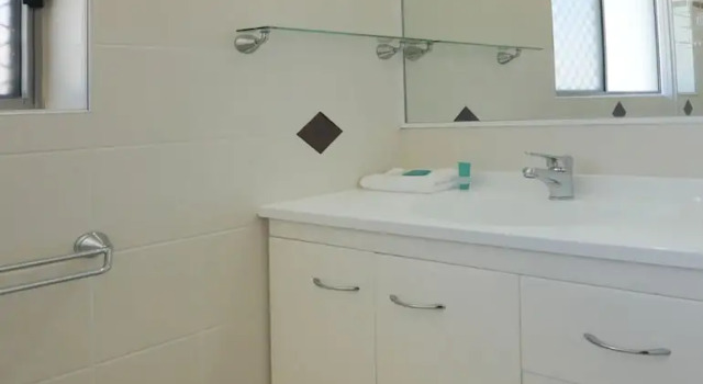 Апартаменты Deluxe Merrima Court Holidays