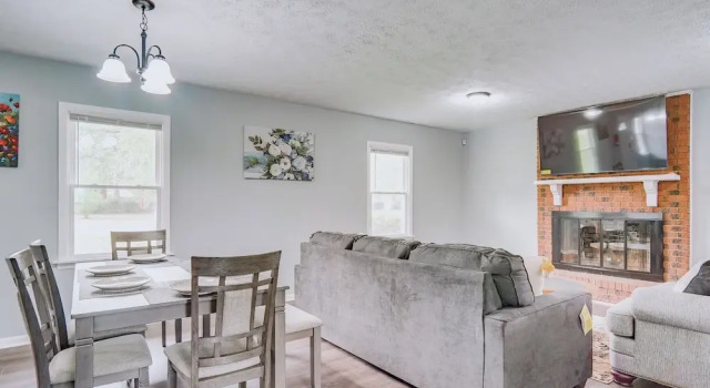 Коттедж 5 Mi to Dtwn: Family-friendly Fayetteville Home!
