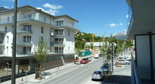 Apartment With one Bedroom in Briançon, With Wonderful Mountain View and Furnished Garden, Забронировать Апартаменты/квартира Отели Бриансон с парковкой, Парковка