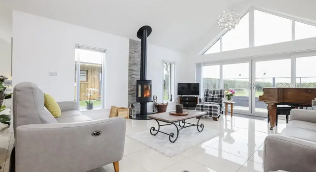 JOIVY Luxurious & Spacious 3Br House With A Hot Tub, Buchen Sie Hotel Kinross Perthshire