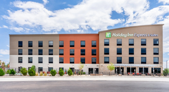 Holiday Inn Express & Suites Colorado Springs AFA Northgate by IHG, Varaa Hotelli Hotellit Colorado Springs uima-altaalla, Uima-allas