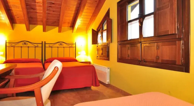 Четырёхместный номер Superior Hostal Europa