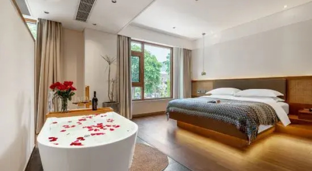 Люкс Xishuangbanna Jinghong Bowen Resort Hotel