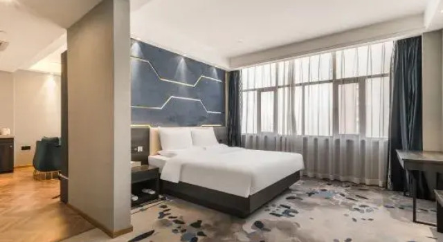 Люкс Starway Hotel (Korla Huijia Times Square)