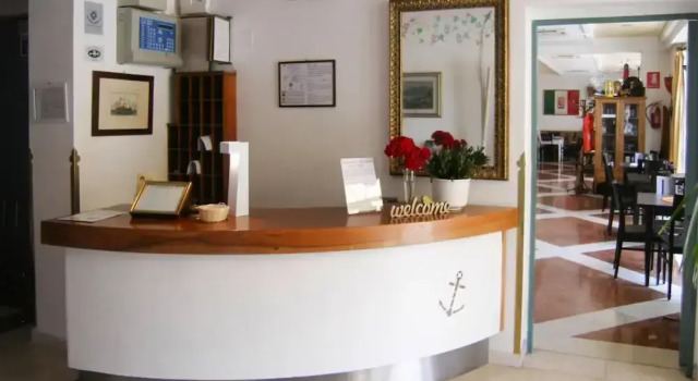 Apartment in Garda Near Shopping, Prenota Appartamento Hotel a Veneto con piscina, Piscina