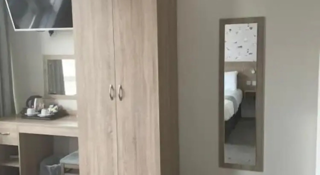 Номер Deluxe The Clarendon Hotel