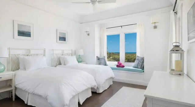 Island Paradise: Secluded Retreat, Breathtaking Views