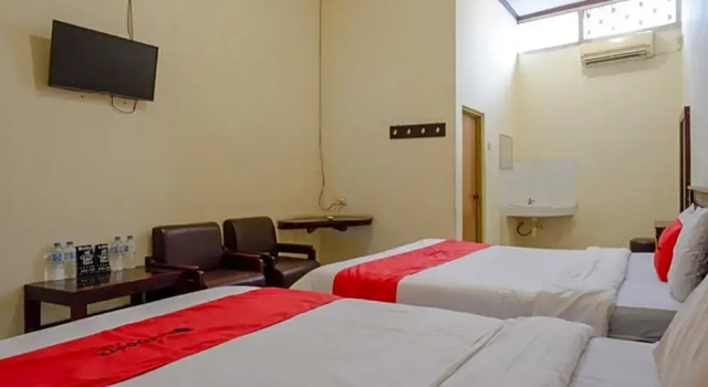 Люкс RedDoorz @ Hotel Citra Indah