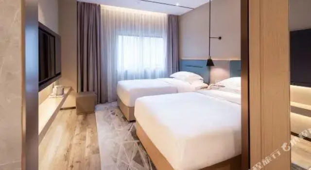 Люкс Deluxe ZMAX Hotels Shenzhen Lianhuacun Metro Station