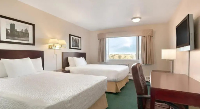 Четырёхместный номер Standard Days Inn by Wyndham Lethbridge