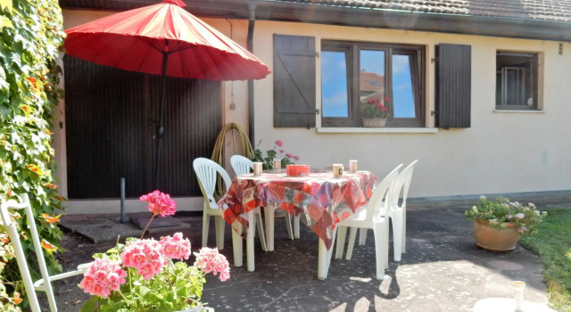 Snug Holiday Home with Fenced Garden, Garden Furniture, BBQ, Book Hotel Vic-sur-Seille Moselle