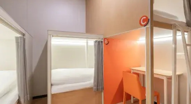 Кровать в общем номере (женский номер) Stay at Xiaoding Hotel Beijing Heshenghui Pingleyuan Subway Station Branch