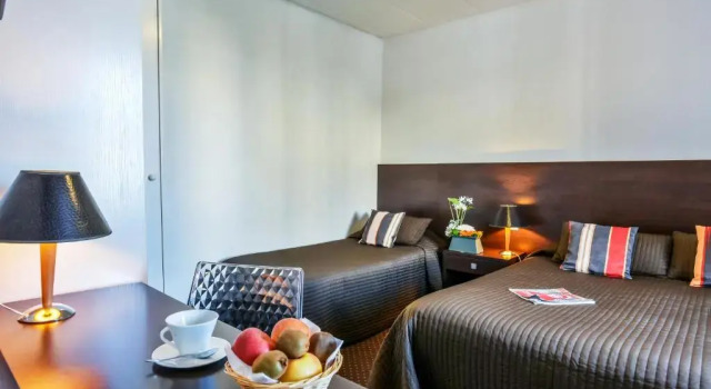 Трёхместный номер Superior Hôtel VAL FLORES LOGIS