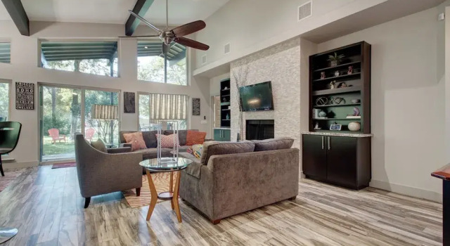 3BR Tree Shaded Home in Austin by RedAwning, 预订 酒店 奥斯汀 Greater Austin