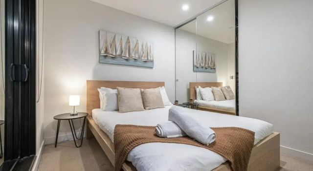 Brightly place 1BR1BA in south yarra+WIFI+Balcony, Book Hotel South Yarra 