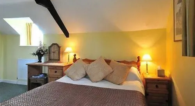 The Plough Inn, Book Hotel Temple Guiting Gloucestershire