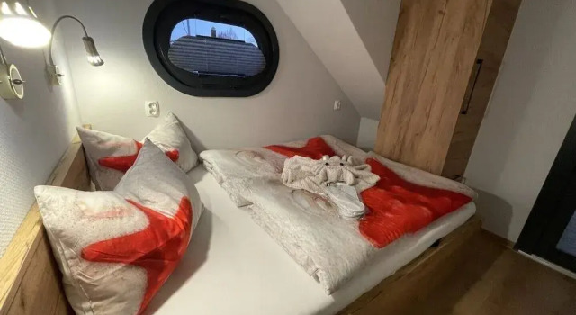 Hausboot Lore, Забронировать Дом для отпуска Отели Дуйсбурга с парковкой, рядом с Музей культуры и истории Дуйсбурга, Парковка