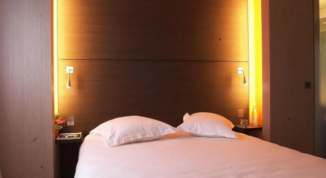 Hôtel Oceania Nantes Aéroport, Забронировать Отель Отели Земель Луары с парковкой, Парковка