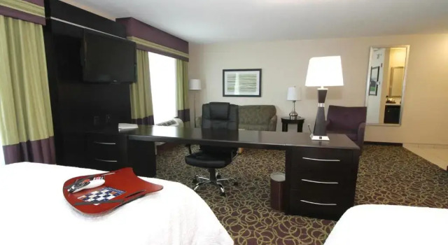 Четырёхместный номер Standard Hampton Inn and Suites Sandusky/Milan