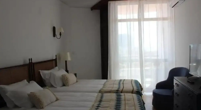 Boutique Inn & Restaurant - Casa dos Suécos, Забронировать Отель Отели Фигейра-да-Фош 3 звезды, рядом с Sotto Mayor Palace, 3*