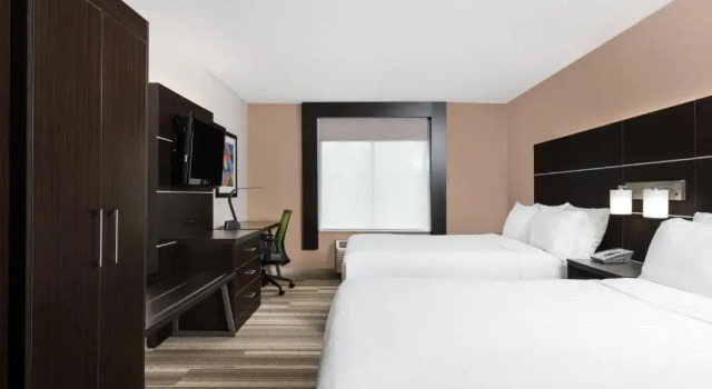 Четырёхместный номер Standard Holiday Inn Express Hillsville by IHG