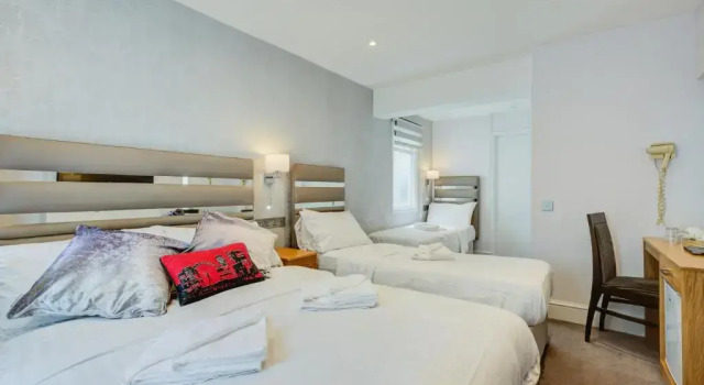 Четырёхместный номер Standard KingswayPark Hotel at Park Avenue