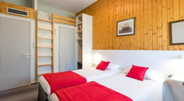 Трёхместный номер Standard Fasthotel Thones