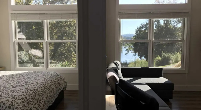 Time Flies on the River 1 Bedroom 1 Bathroom Cabin