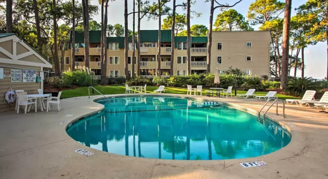 Апартаменты Beachfront Getaway! Hilton Head Resort Condo