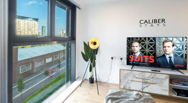Апартаменты CALIBER STAYS Apartments & Homes - The Nemesis Suite- Two Bedroom Serviced Apartment - City Centre
